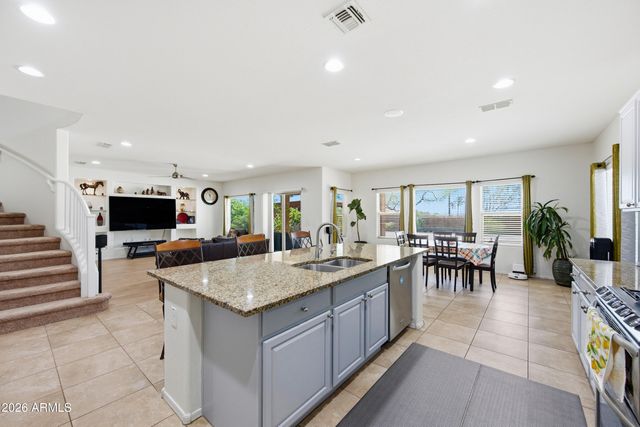 1105 W SPUR Drive, Phoenix, AZ 85085