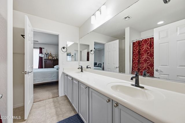 1105 W SPUR Drive, Phoenix, AZ 85085