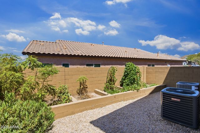 1105 W SPUR Drive, Phoenix, AZ 85085