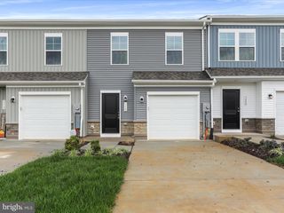 215 OLYMPUS RD, Charles Town, WV 25414