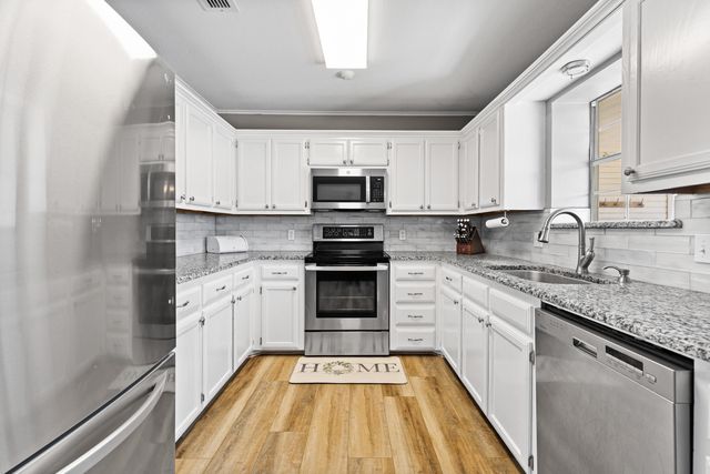 202 Monterrey Ln., White Oak, TX 75693