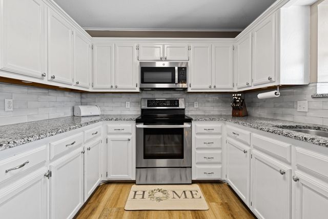 202 Monterrey Ln., White Oak, TX 75693