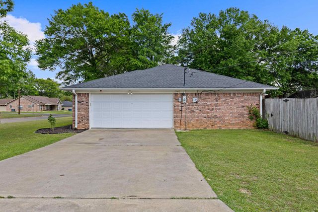 202 Monterrey Ln., White Oak, TX 75693