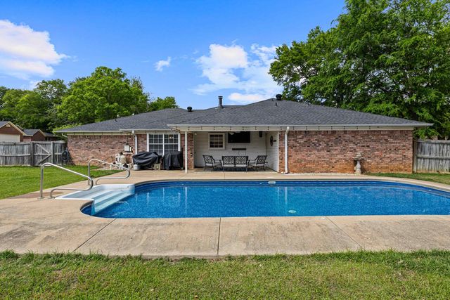 202 Monterrey Ln., White Oak, TX 75693