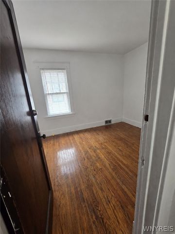 71 Brunswick Boulevard Lower, Buffalo, NY 14208