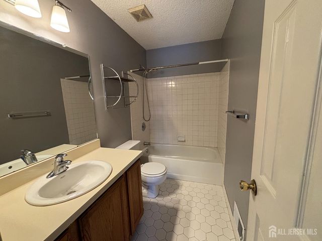 62 Colleen Court, South Brunswick, NJ 08824