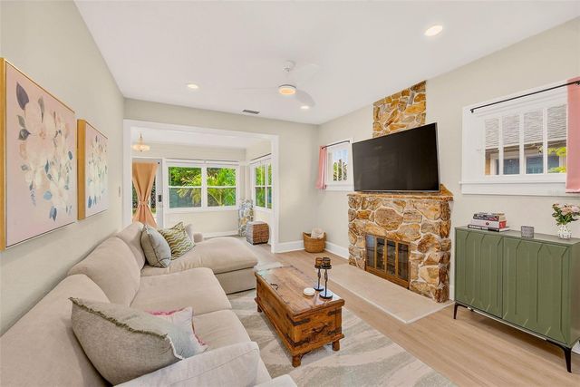 440 22ND STREET N, St Petersburg, FL 33713