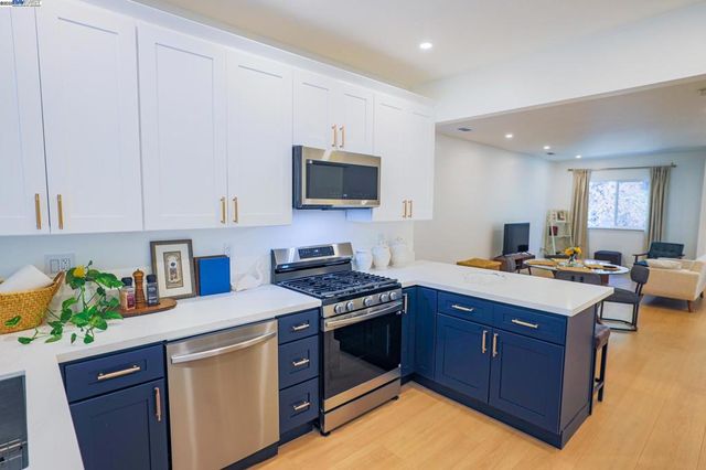 1019 Campbell St, Oakland, CA 94607