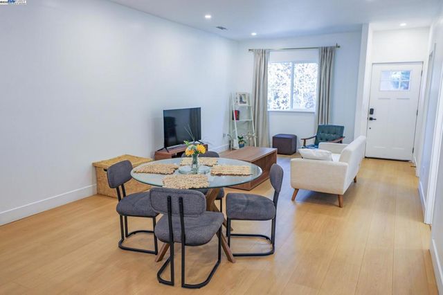 1019 Campbell St, Oakland, CA 94607