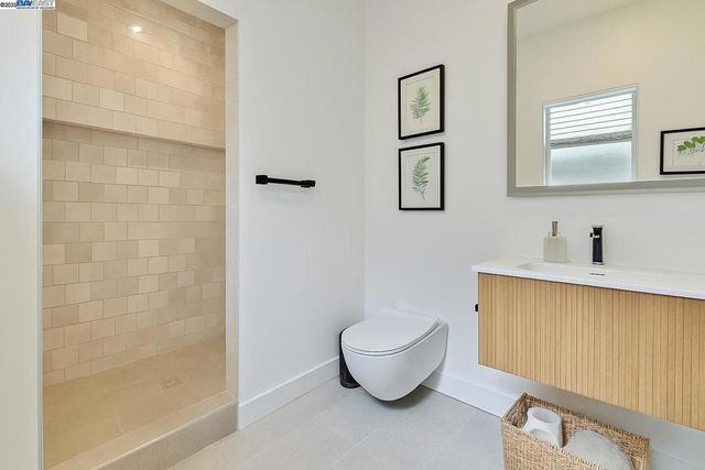 1019 Campbell St, Oakland, CA 94607