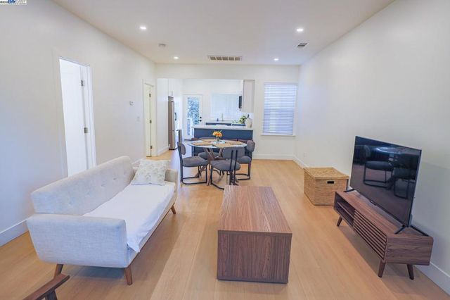 1019 Campbell St, Oakland, CA 94607