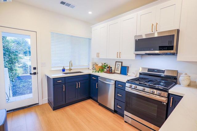 1019 Campbell St, Oakland, CA 94607