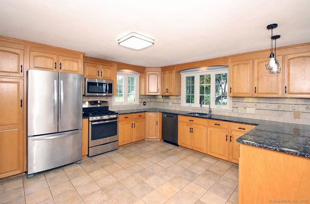 89 Gilbert Avenue, Rocky Hill, CT 06067