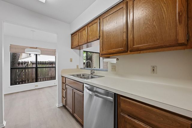 3801 Menchaca RD 6, Austin, TX 78704