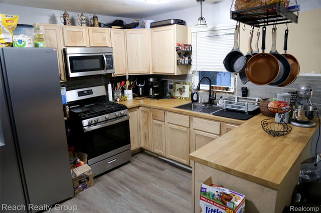 6020 Vivian Street, Taylor, MI 48180