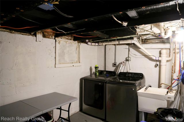 6020 Vivian Street, Taylor, MI 48180