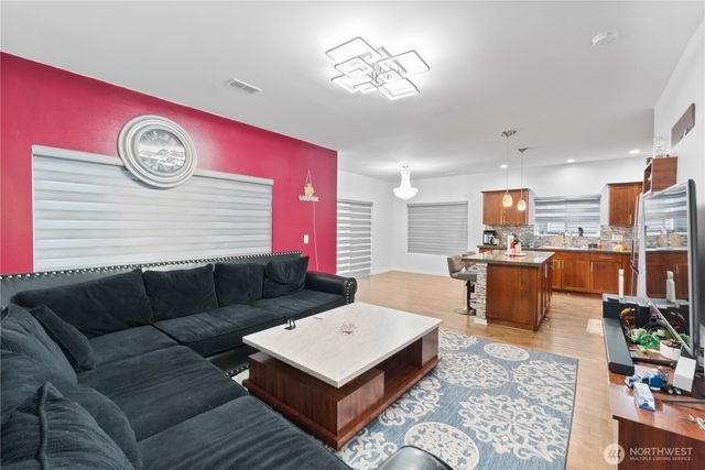 4217 L Place NE, Auburn, WA 98002