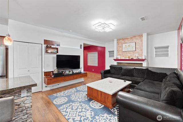 4217 L Place NE, Auburn, WA 98002