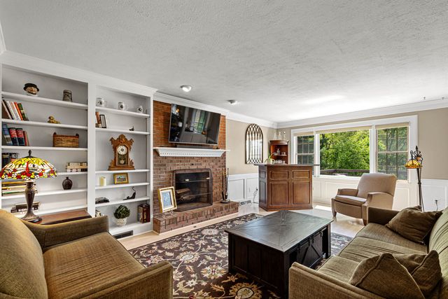 102 Foxwood Drive, Mccandless, PA 15090