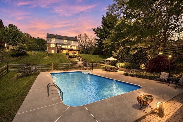 102 Foxwood Drive, Mccandless, PA 15090