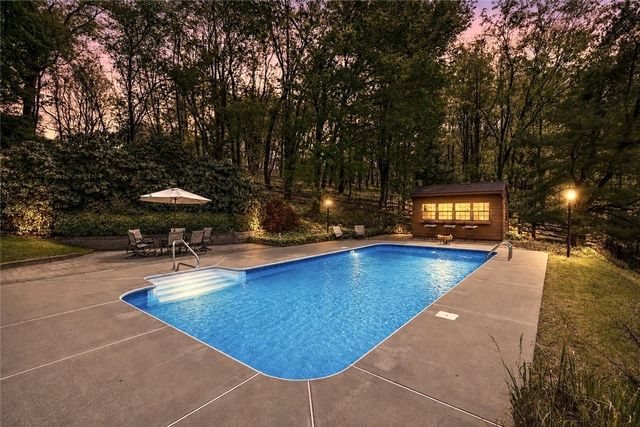 102 Foxwood Drive, Mccandless, PA 15090
