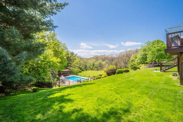 102 Foxwood Drive, Mccandless, PA 15090