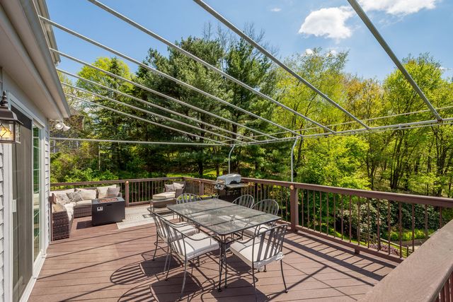 102 Foxwood Drive, Mccandless, PA 15090