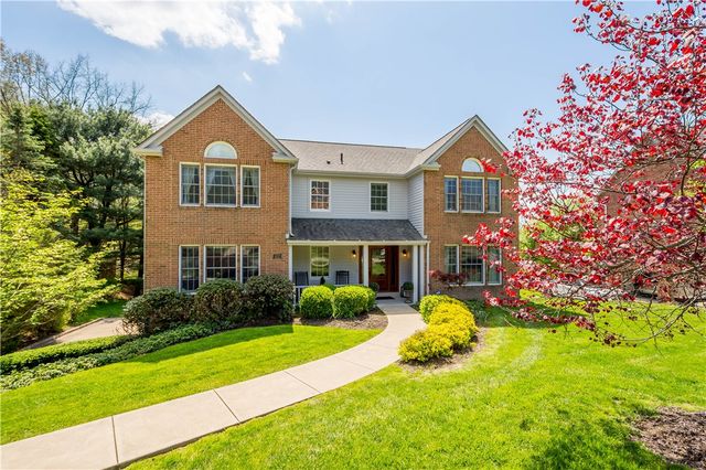 102 Foxwood Drive, Mccandless, PA 15090