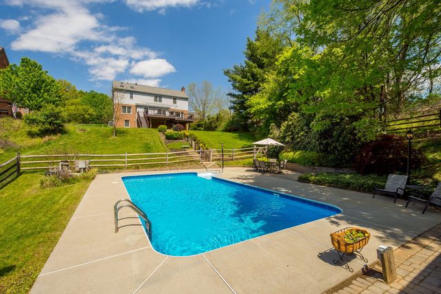102 Foxwood Drive, Mccandless, PA 15090