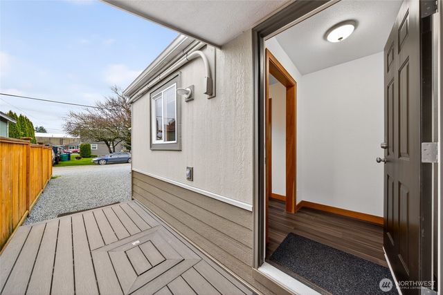 337 E Rio Vista Avenue, Burlington, WA 98233