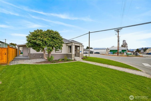 337 E Rio Vista Avenue, Burlington, WA 98233