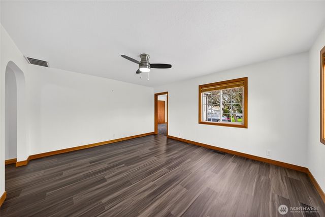 337 E Rio Vista Avenue, Burlington, WA 98233