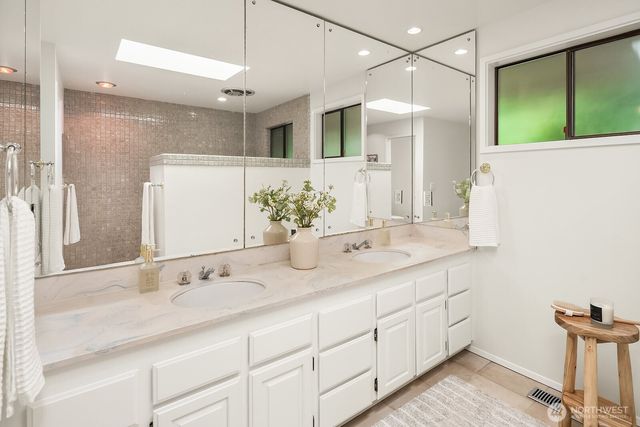 2725 Sahalee Drive W, Sammamish, WA 98074