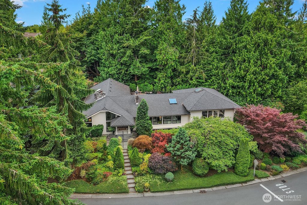2725 Sahalee Drive W, Sammamish, WA 98074