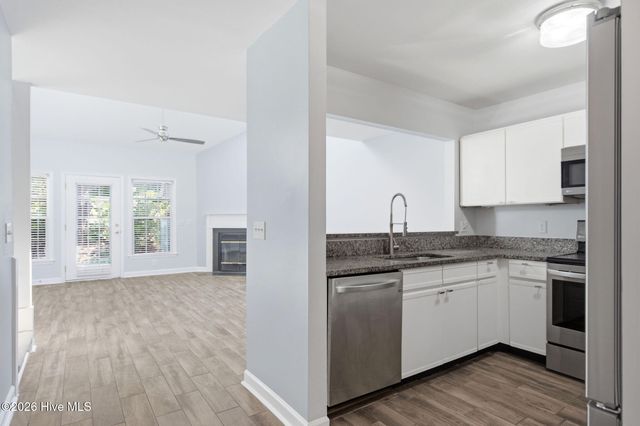 6211 Wrightsville Avenue Apt 102, Wilmington, NC 28403