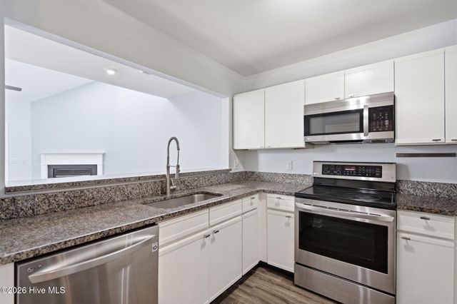 6211 Wrightsville Avenue Apt 102, Wilmington, NC 28403