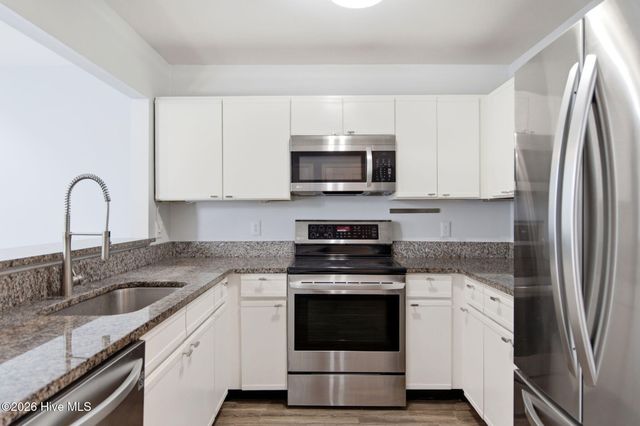 6211 Wrightsville Avenue Apt 102, Wilmington, NC 28403