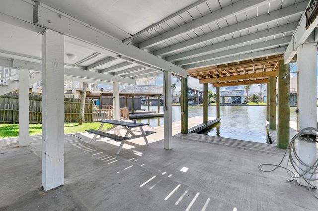 16607 Jamaica Cove Road, Jamaica Beach, TX 77554