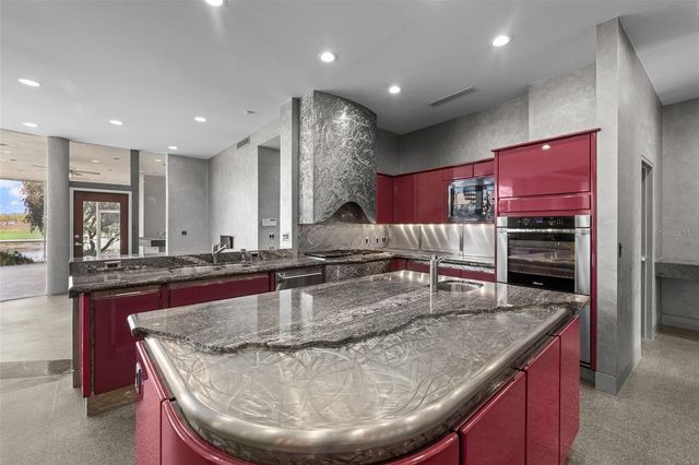 18713 PEPPER PIKE, Lutz, FL 33558