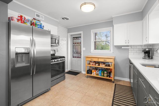 1337 Degener Avenue, Elmhurst, IL 60126