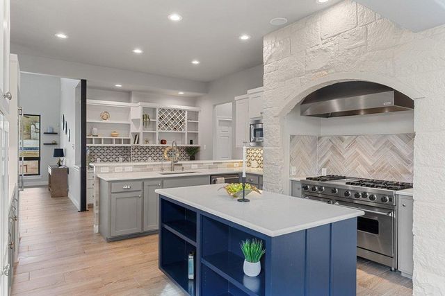 4018 Bee Creek RD, Spicewood, TX 78669