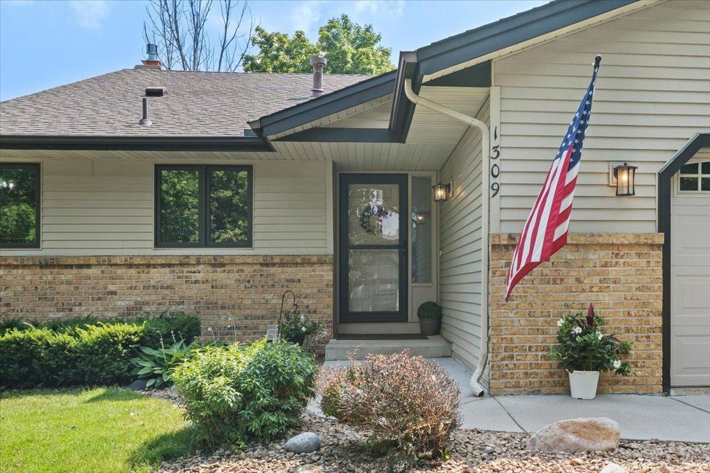 1309 Fremont Court, Burnsville, MN 55306 — photo 4
