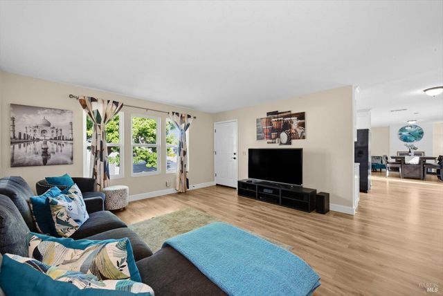 427 Temple Dr, Vacaville, CA 95687