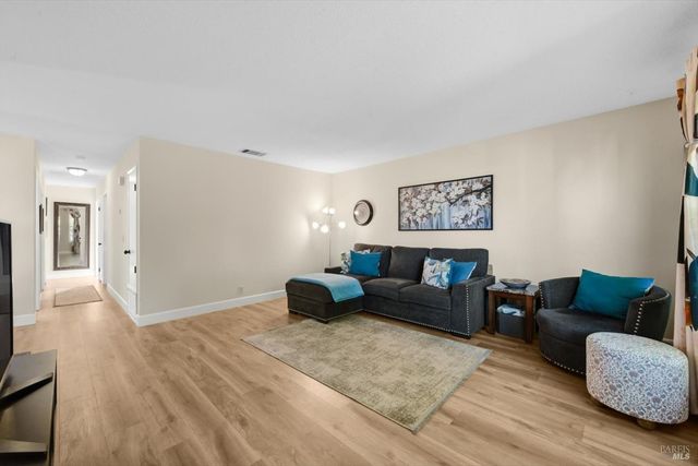 427 Temple Dr, Vacaville, CA 95687