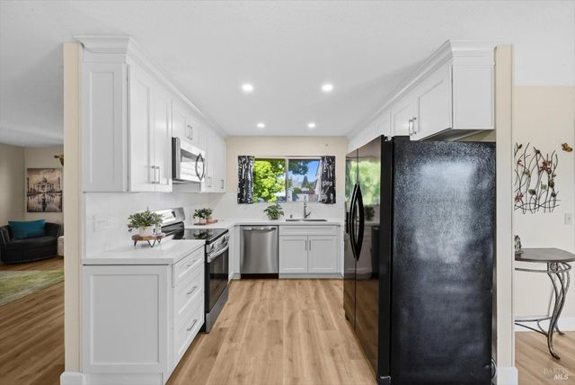 427 Temple Dr, Vacaville, CA 95687