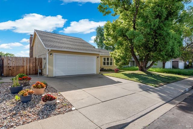427 Temple Dr, Vacaville, CA 95687