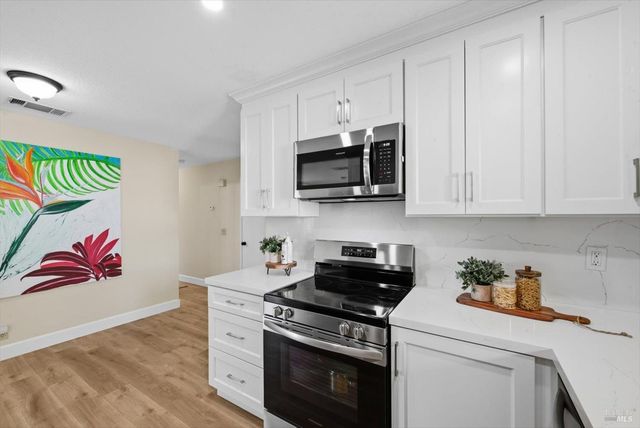 427 Temple Dr, Vacaville, CA 95687