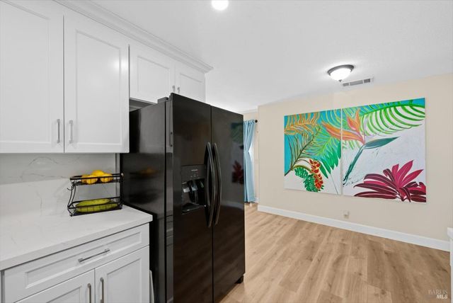 427 Temple Dr, Vacaville, CA 95687