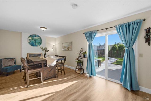 427 Temple Dr, Vacaville, CA 95687