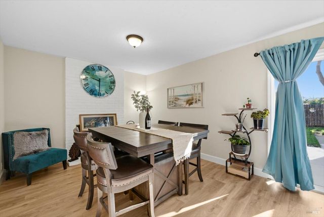 427 Temple Dr, Vacaville, CA 95687